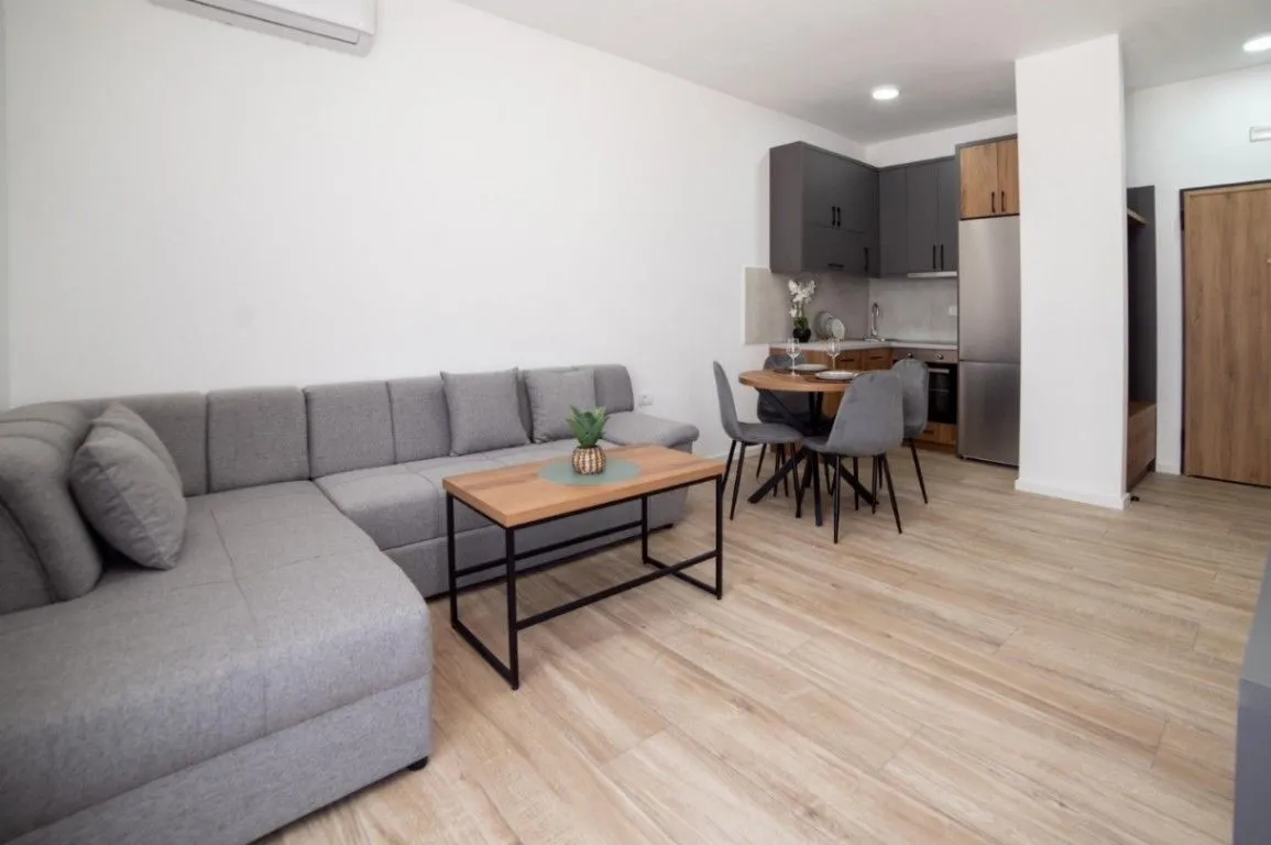 Izdavanje, jednosoban stan, 41m², Ulcinj, Crna Gora