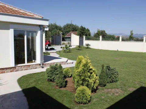 Prodaja, kuća, 250m², Donji Kokoti, Podgorica - image 20