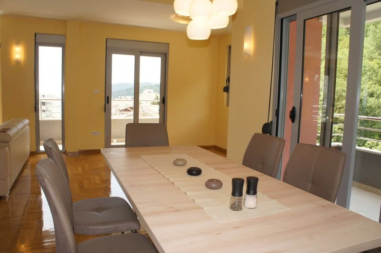 Prodaja, trosoban stan, 100m², Bečići, Budva