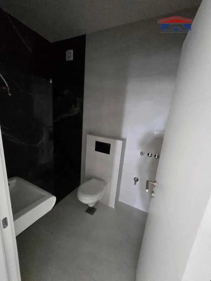 Prodaja, četvorosoban stan, 117m², Novo naselje, Novi Sad