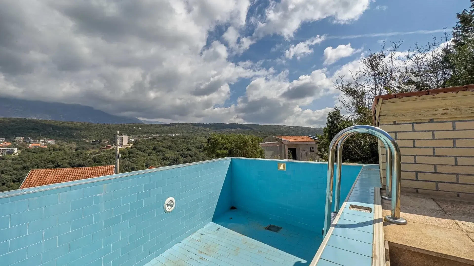 Sale, house, 160m², Utjeha, Bar