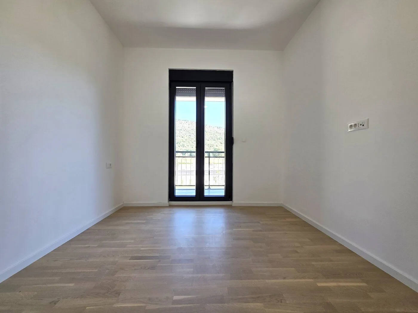 Izdavanje, jednosoban stan, 40m², Tološi, Podgorica