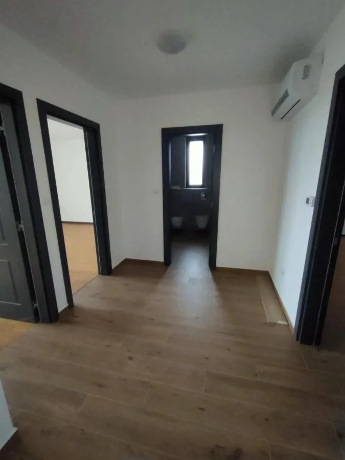 Izdavanje, četvorosoban stan, 200m², Sremska Kamenica, Petrovaradin