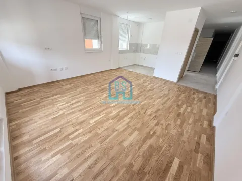 Sale, three bedroom apartment, 84m², Veternička rampa, Novi Sad Sve Podlokacije - image 1