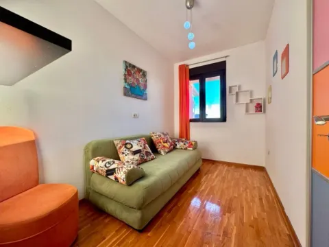 Rent, three bedroom apartment, 112m², Bečići, Budva - image 9