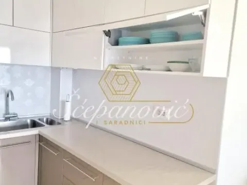 Izdavanje, trosoban stan, 105m², Centar, Novi Sad - image 3