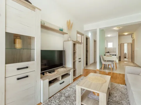 Rent, two bedroom apartment, 60m², Meljine, Herceg Novi - image 4