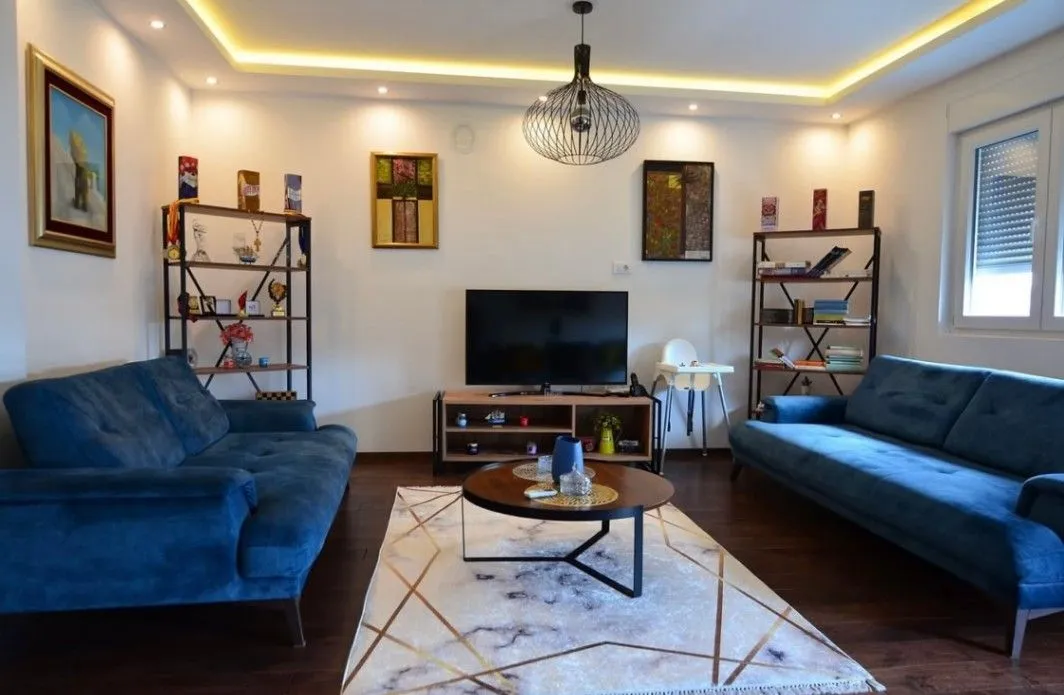 Izdavanje, jednosoban stan, 59m², Cetinje, Crna Gora