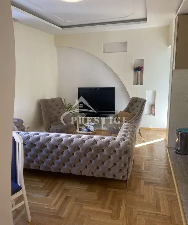 Izdavanje, dvosoban stan, 68m², Centar, Podgorica
