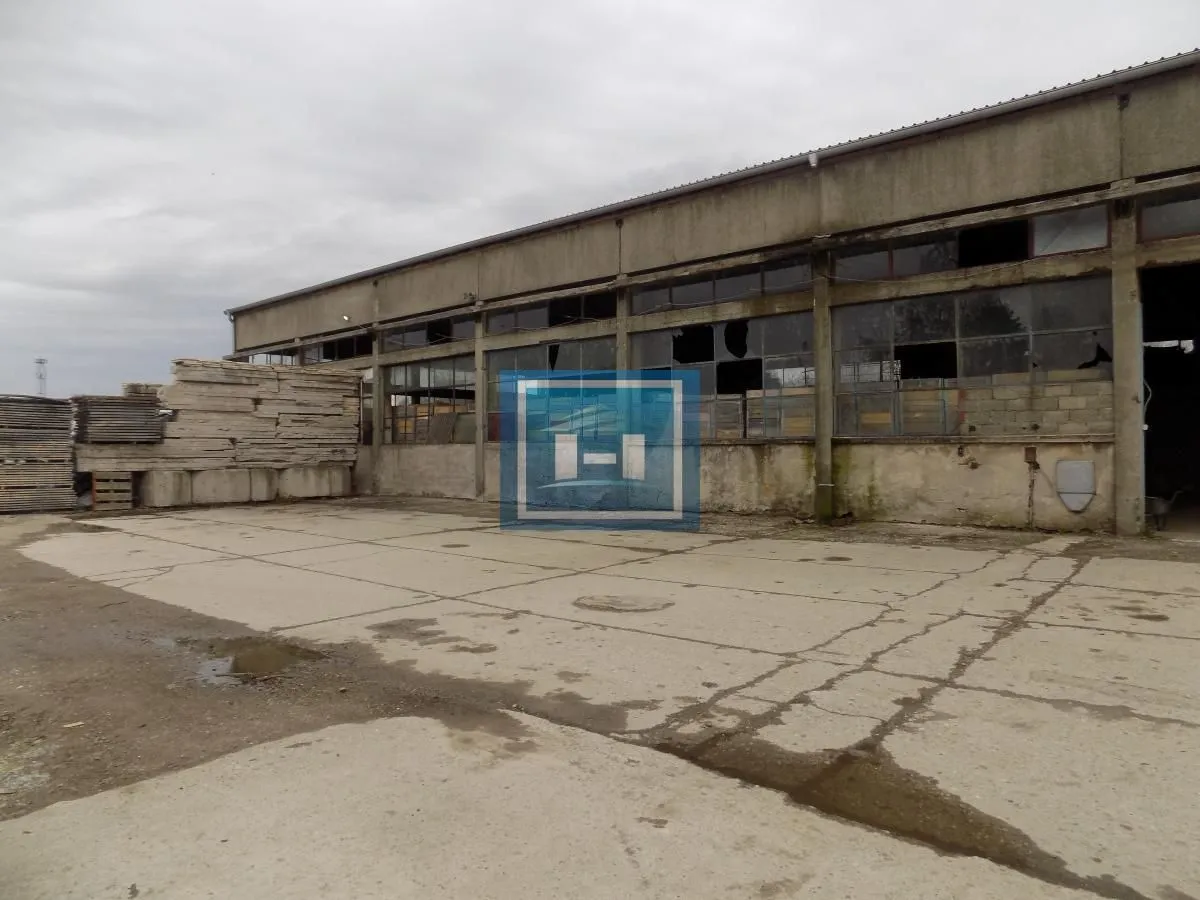 Prodaja, poslovni prostor, 1180m², Žabare, Paraćin