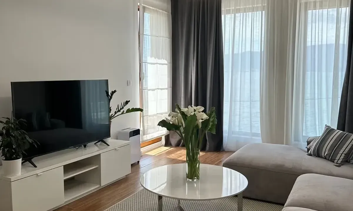 Izdavanje, stan, 64m², Tivat, Crna Gora