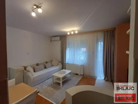 Izdavanje, garsonjera, 25m², Centar, Novi Sad - image 1