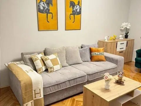 Izdavanje, trosoban stan, 64m², Savski Venac, Beograd - image 2