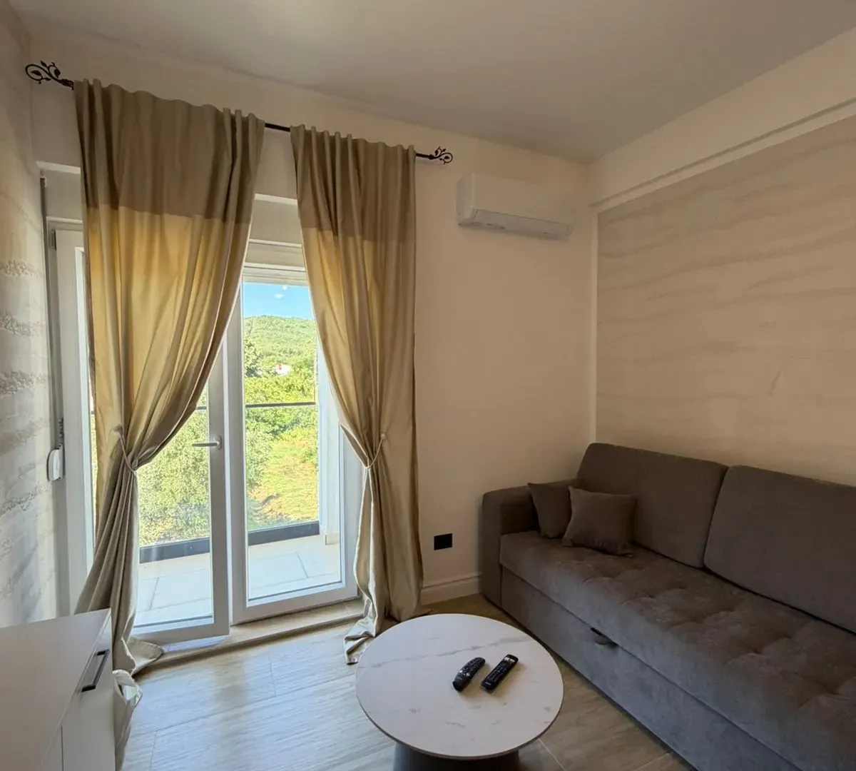 Rent, one bedroom apartment, 50m², Radanovići, Kotor