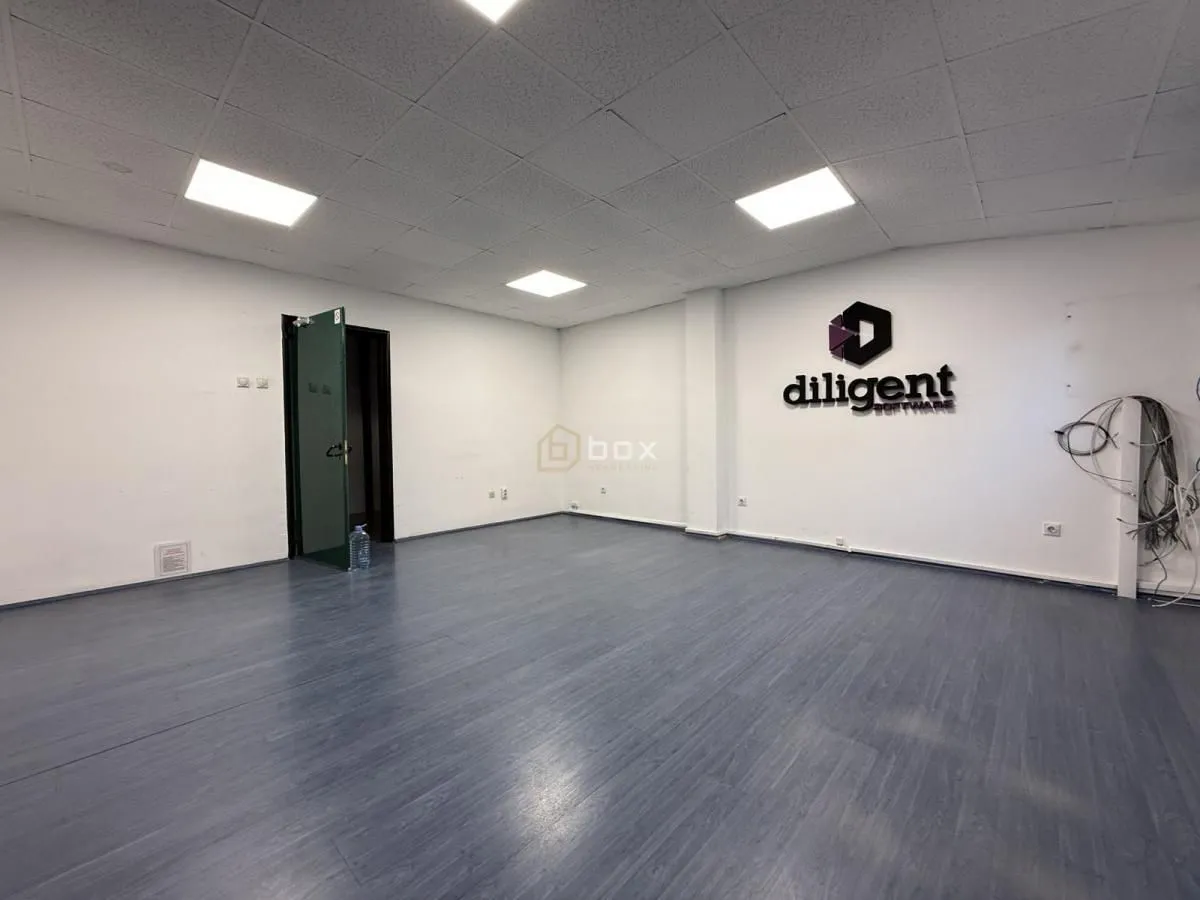 Rent, office space, 149m², Medijana, Niš
