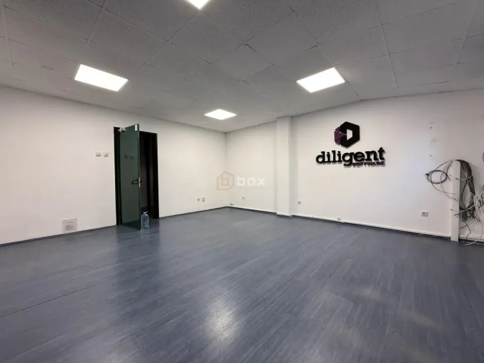 Rent, office space, 149m², Medijana, Niš