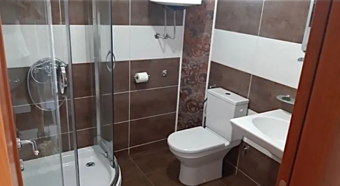 Izdavanje, kuća, 200m², Stari Aerodrom, Podgorica