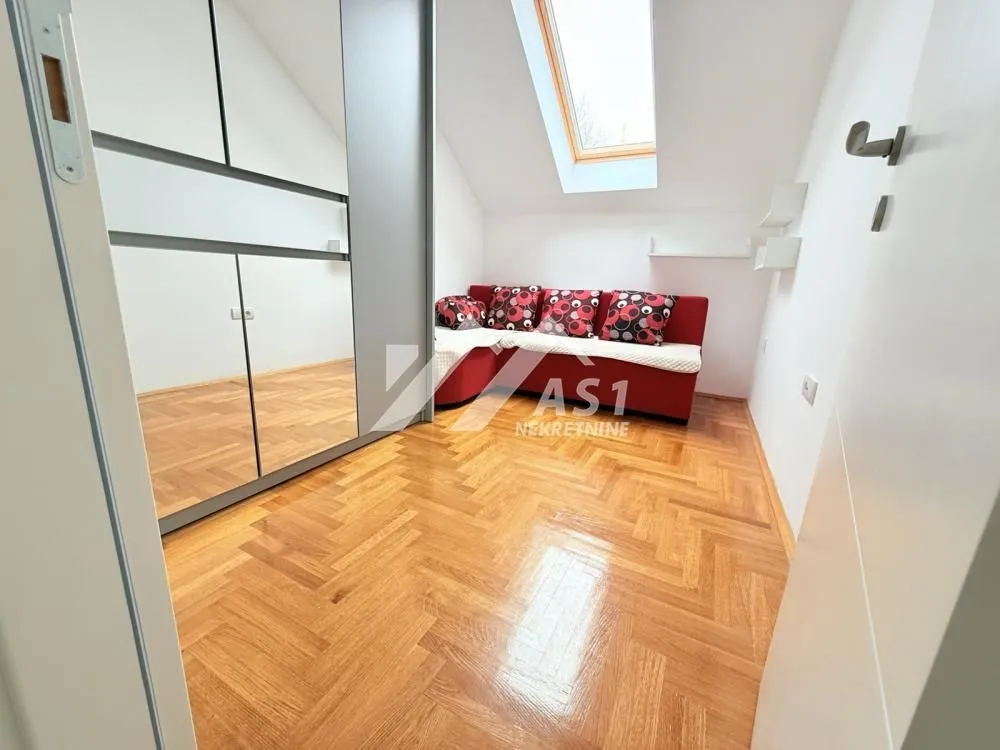 Izdavanje, trosoban stan, 52m², Centar, Novi Sad
