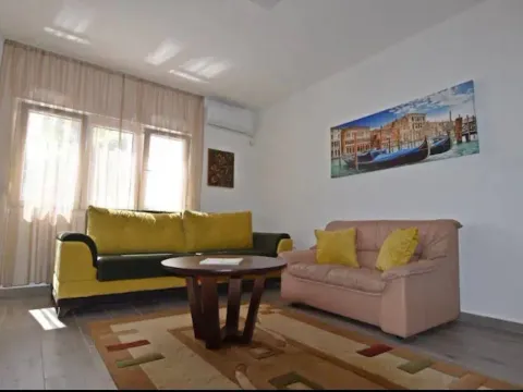 Izdavanje, jednosoban stan, 50m², Centar, Budva - image 2