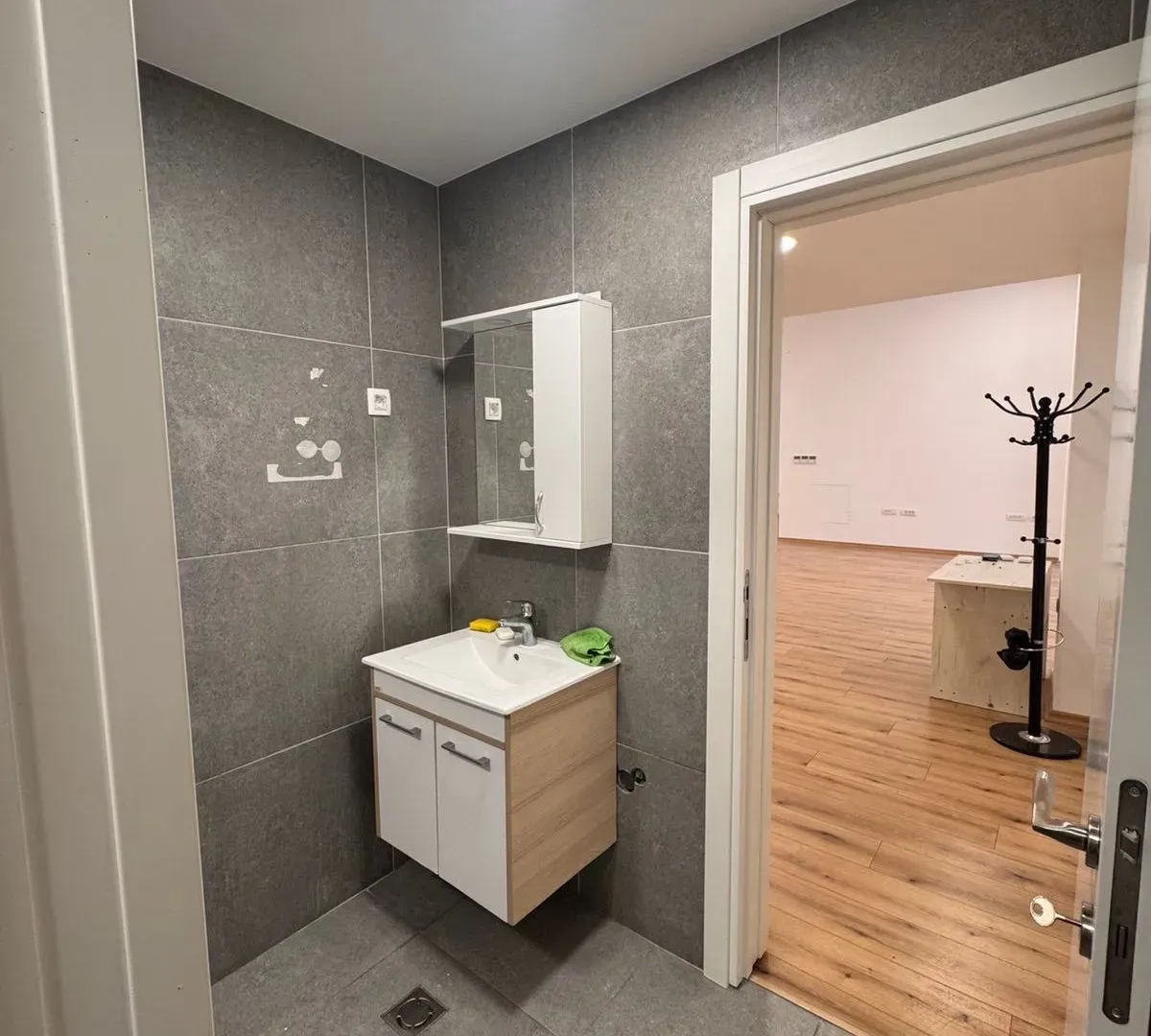 Rent, four bedroom apartment, 200m², Bečići, Budva