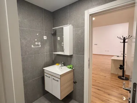 Rent, four bedroom apartment, 200m², Bečići, Budva - image 12
