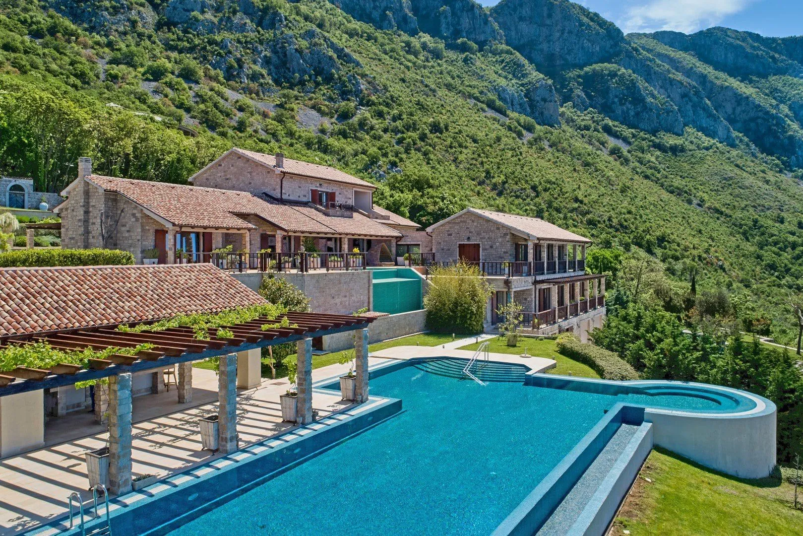 Sale, house, 2191m², Blizikuće, Budva