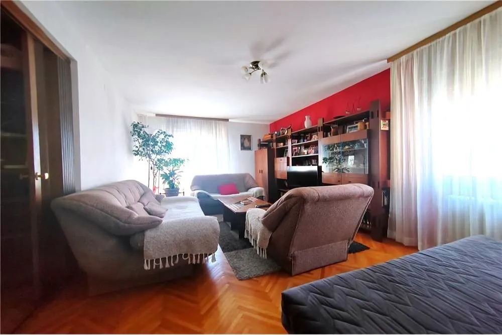 Prodaja, trosoban stan, 98m², Centar, Niš