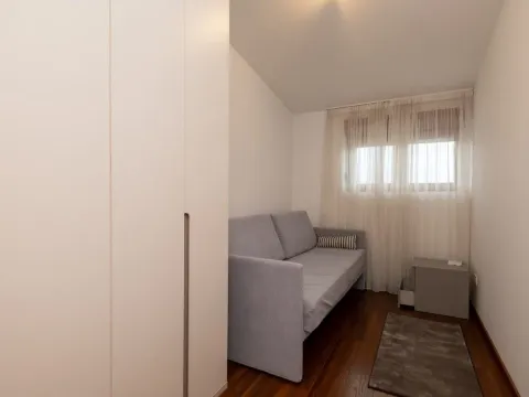 Izdavanje, četvorosoban stan, 127m², Master Kvart, Podgorica - image 8