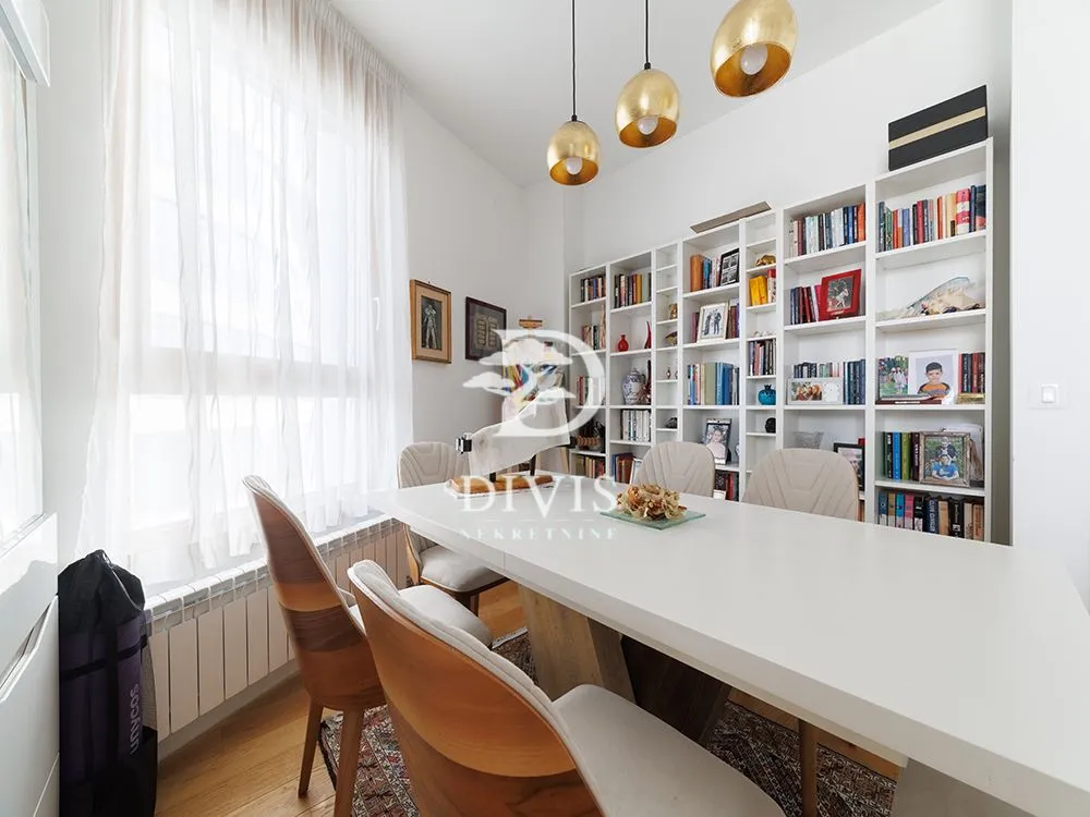 Prodaja, četvorosoban stan, 107m², Savski Venac, Beograd