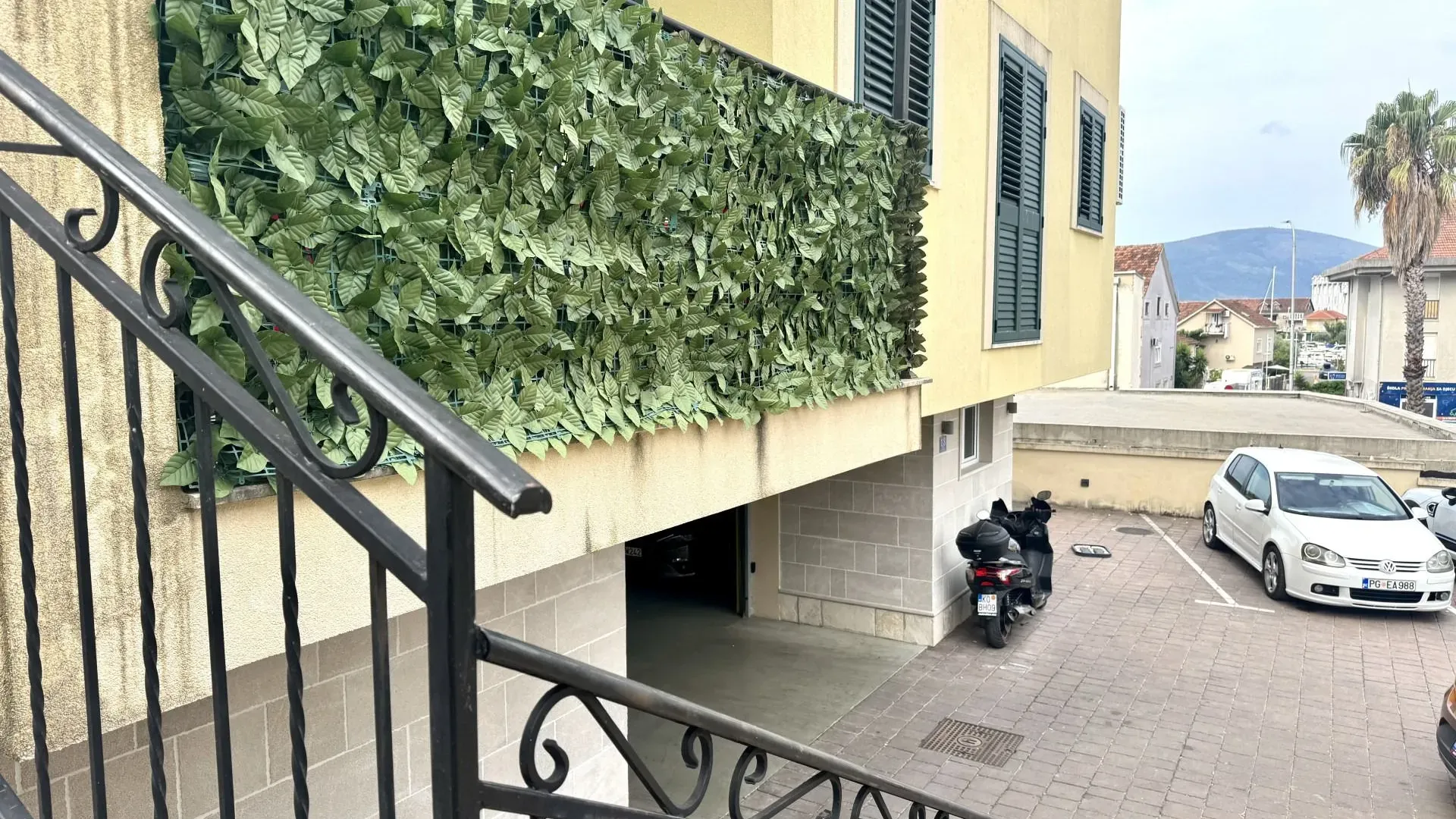 Rent, three bedroom apartment, 86m², Kalimanj, Tivat