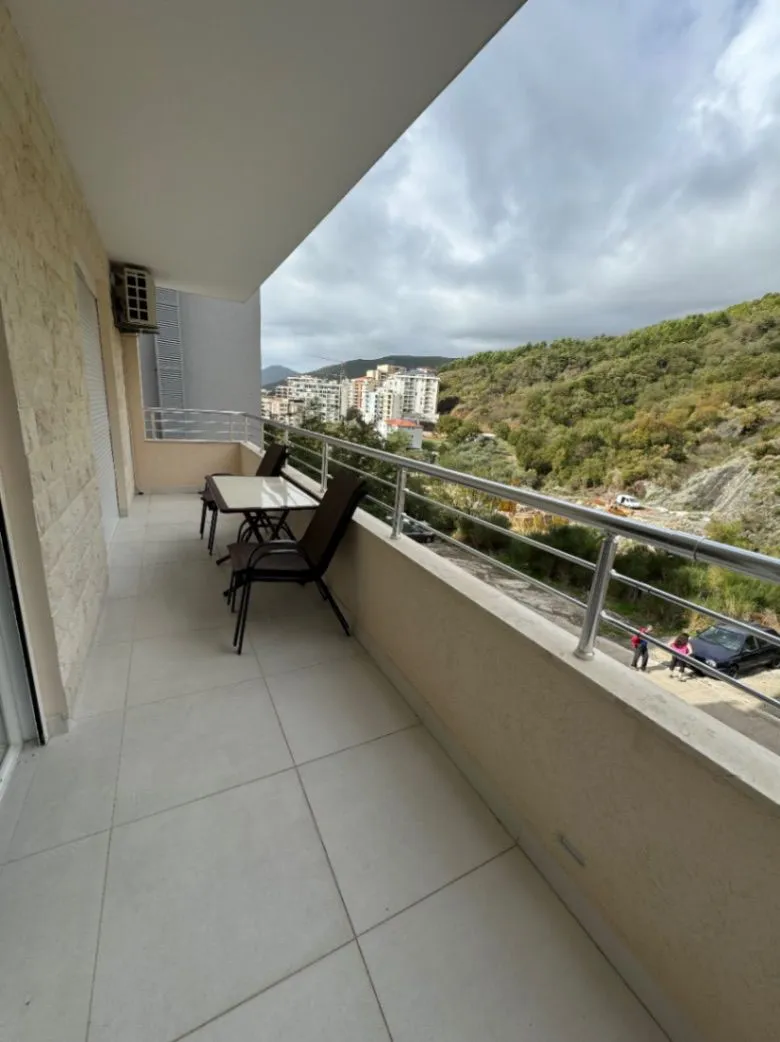 Rent, one bedroom apartment, 60m², Bečići, Budva