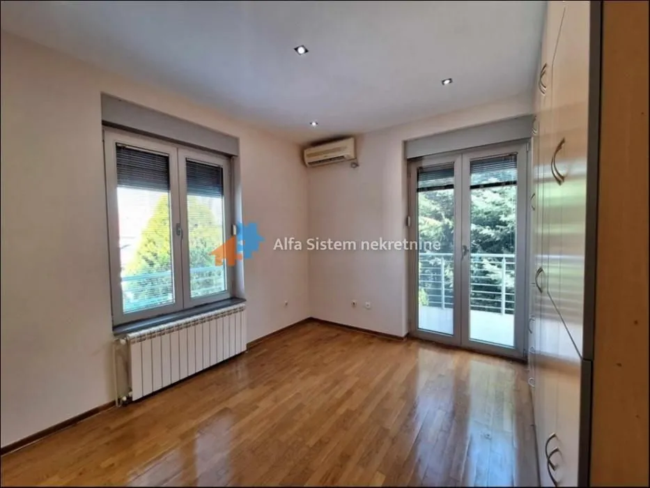Rent, house, 220m², Senjak, Beograd
