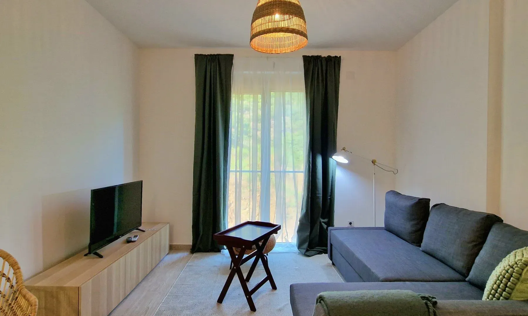 Izdavanje, garsonjera, 30m², Bečići, Budva