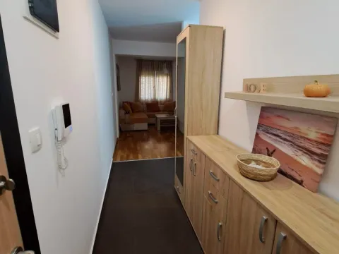 Rent, one bedroom apartment, 58m², Babilonija, Budva - image 11