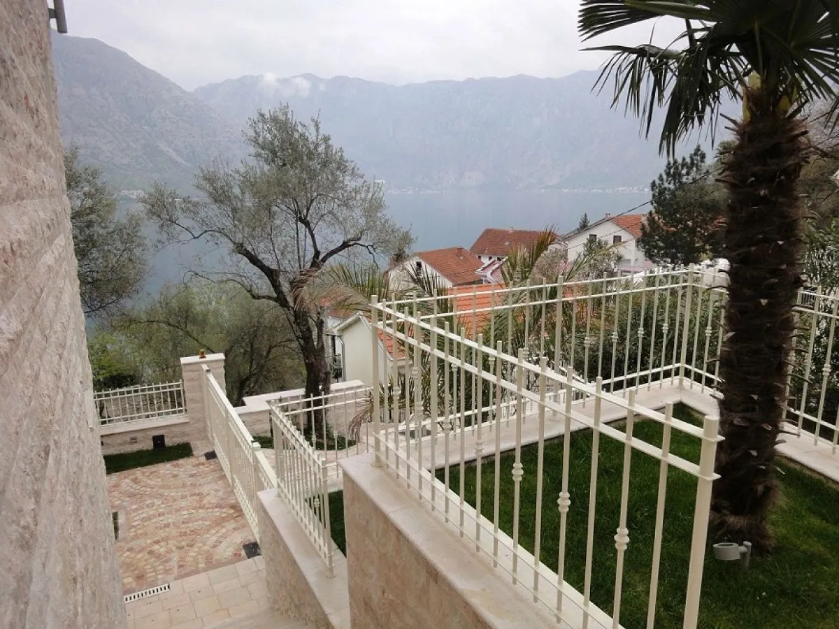 Sale, house, 585m², Stoliv, Kotor