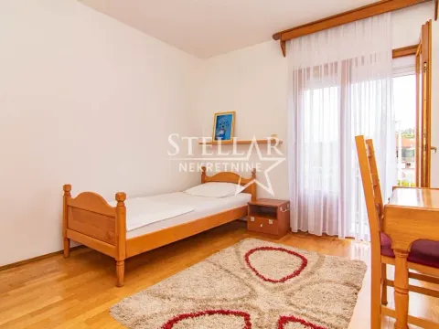 Izdavanje, kuća, 220m², Tološi, Podgorica - image 14