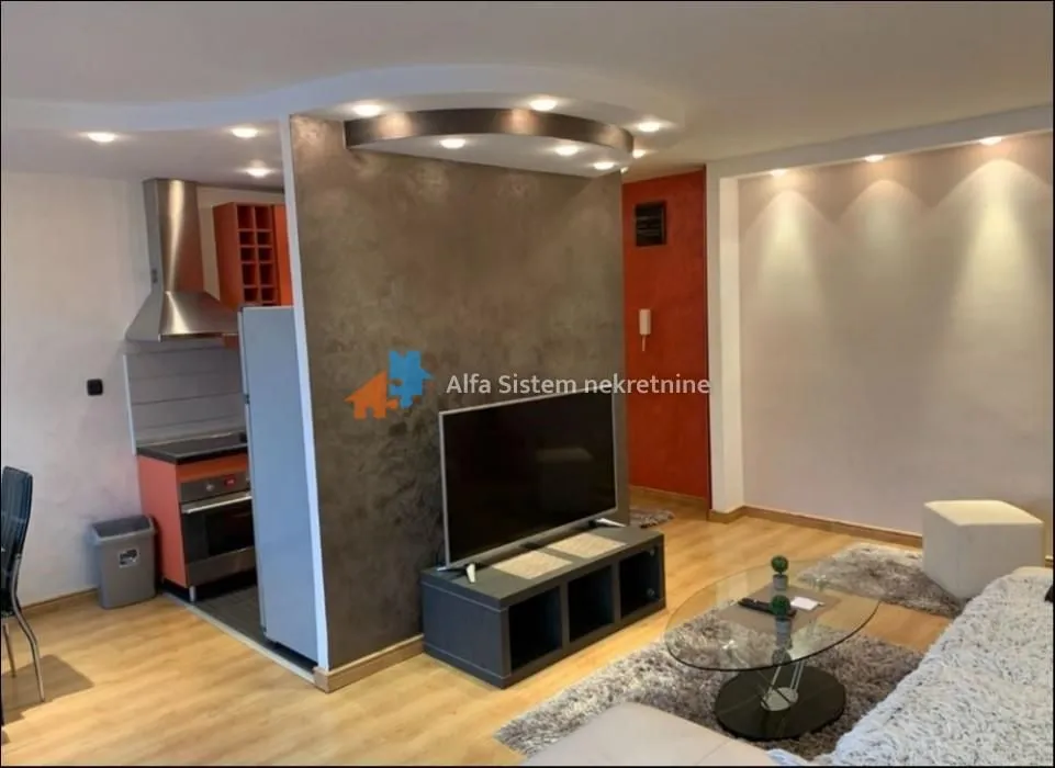 Izdavanje, trosoban stan, 80m², Novi Beograd Blok 22, Novi Beograd Sve Podlokacije