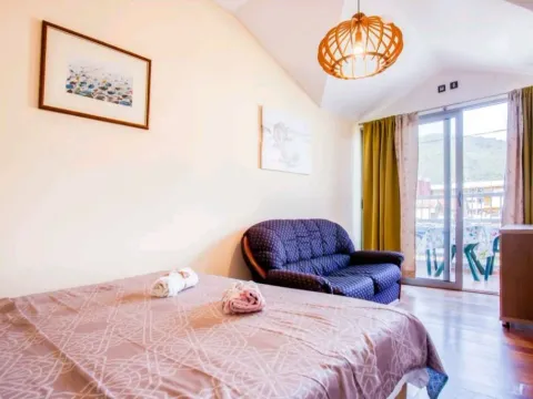 Rent, one bedroom apartment, 52m², Budva, Crna Gora - image 9