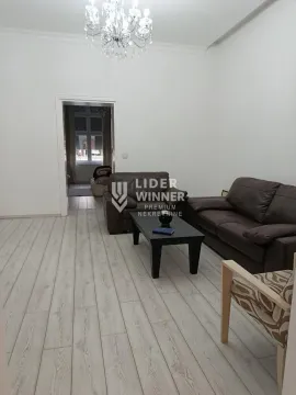 Dnevni boravak sa garniturom za sedenje i stočićem. - image 13