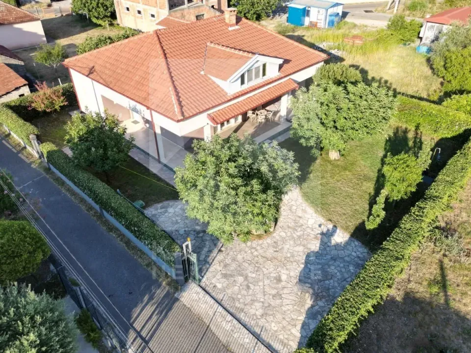 Sale, house, 200m², Tološi, Podgorica