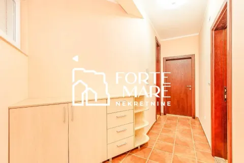 Izdavanje, dvosoban stan, 73m², Kumbor, Herceg Novi - image 11