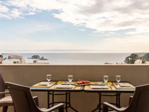 Sale, three bedroom apartment, 90m², Petrovac, Budva - image 1