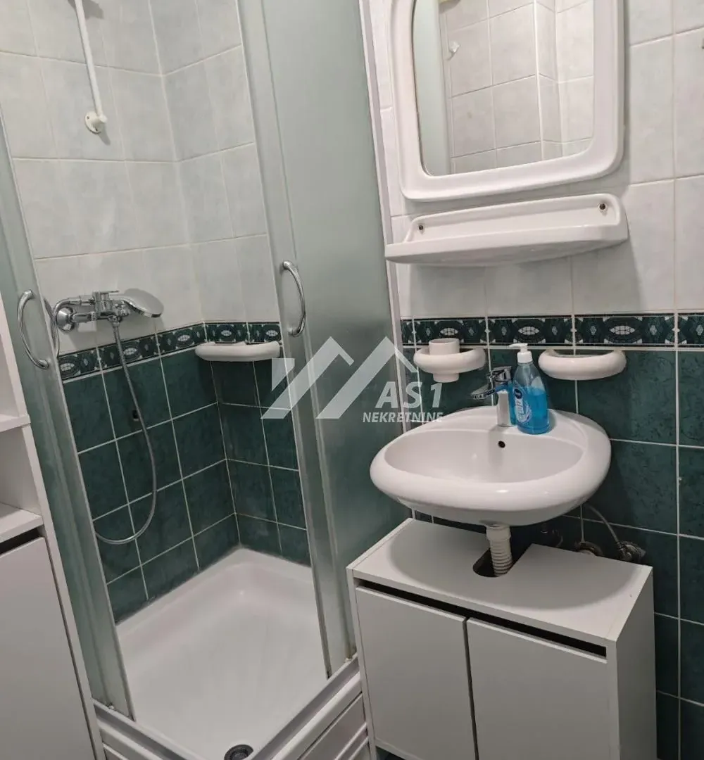 Izdavanje, stan, 22m², Rotkvarija, Novi Sad Sve Podlokacije