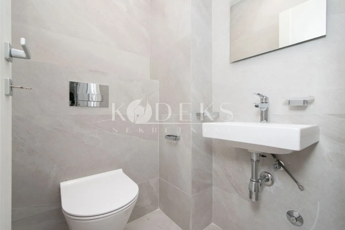 Rent, office space, 71m², Central Point, Podgorica