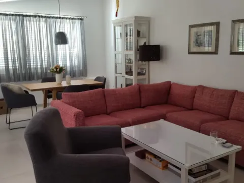 Prodaja, kuća, 199m², Bar, Crna Gora - image 5