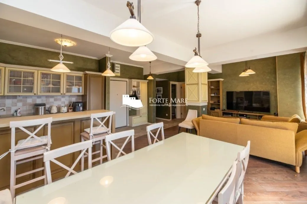 Prodaja, trosoban stan, 141m², Baošići, Herceg Novi