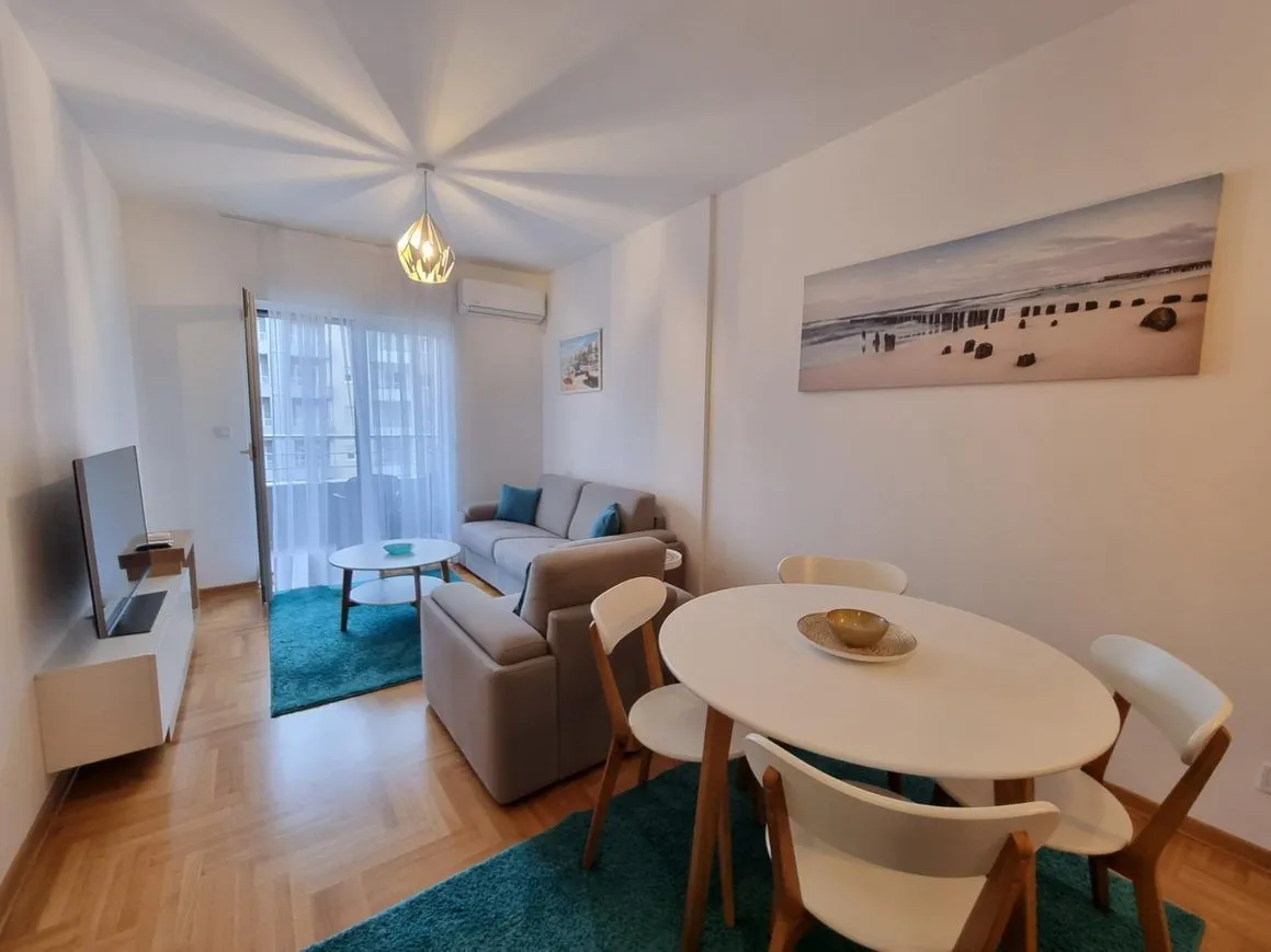 Izdavanje, jednosoban stan, 54m², Budva, Crna Gora