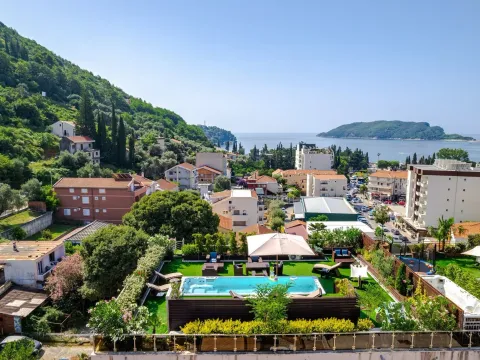 Izdavanje, trosoban stan, 400m², Budva, Crna Gora - image 3