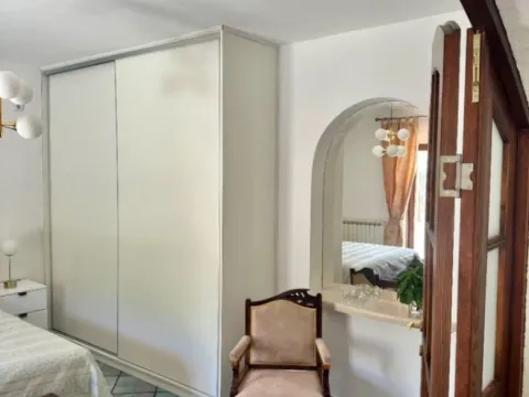 Izdavanje, dvosoban stan, 108m², Dobrota, Kotor - image 13