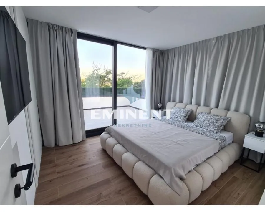 Izdavanje, trosoban stan, 360m², Savski Venac, Beograd